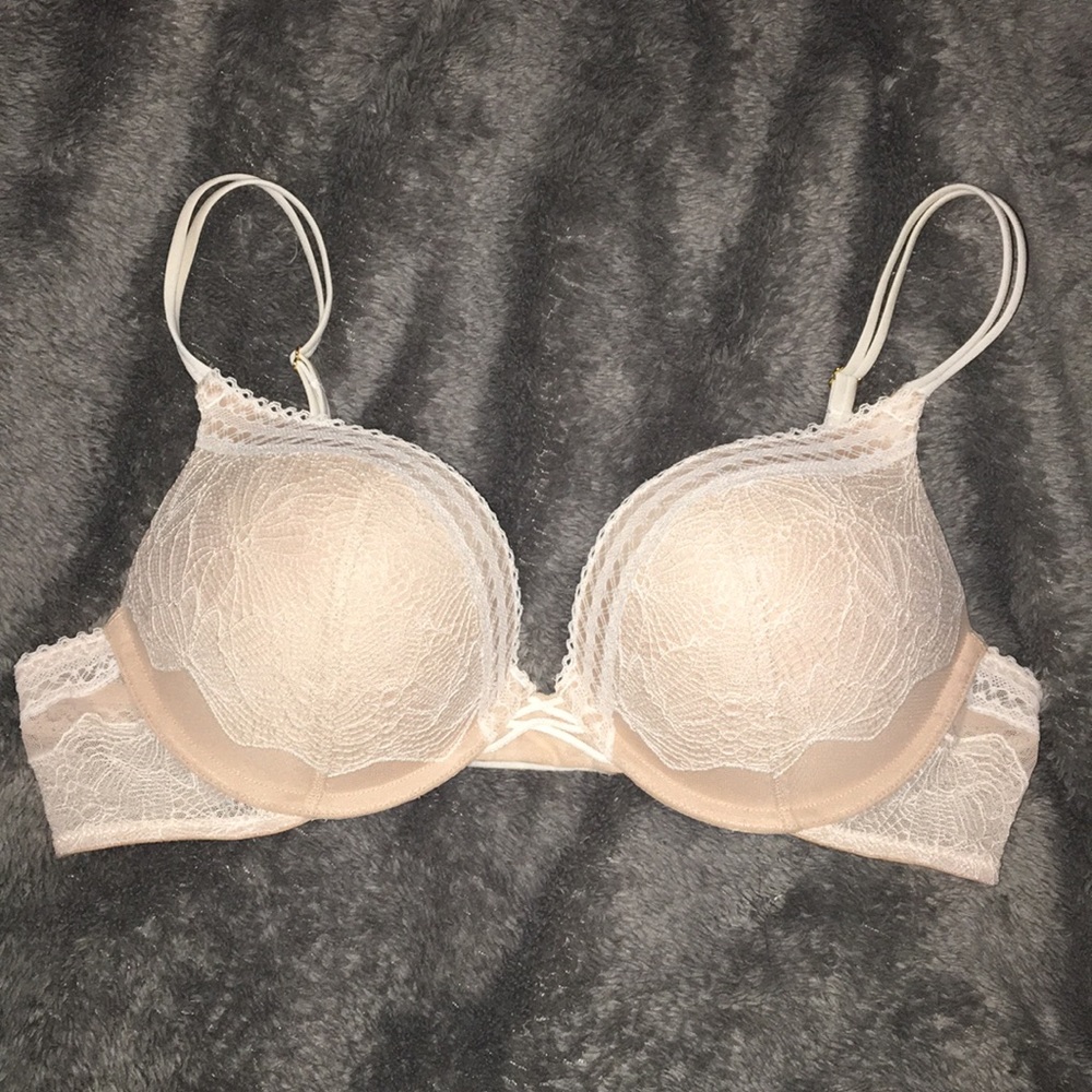 Victoria’s Secret Tan & White Bombshell Bra 36B